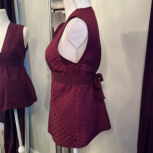 BCBGMAXAZRIA Burgundy Silk Polka Dot Sleeveless Top Size Small - Picture 4 of 12